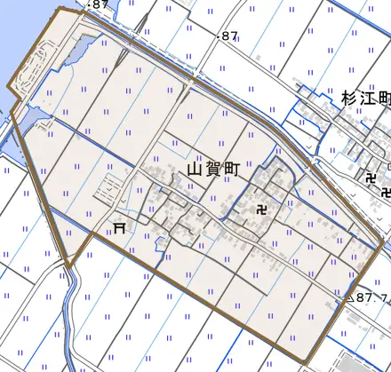 山賀町とその周辺の地図。町の範囲を重ねている