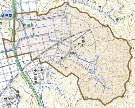 布勢町とその周辺の地図。町の範囲を重ねている