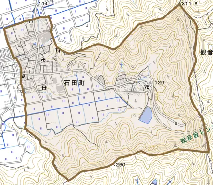 石田町とその周辺の地図。町の範囲を重ねている