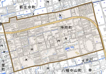 神照町とその周辺の地図。町の範囲を重ねている