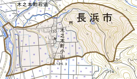 木之本町小山とその周辺の地図。町の範囲を重ねている