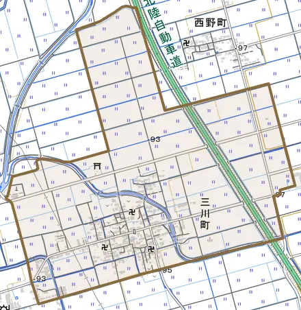三川町とその周辺の地図。町の範囲を重ねている