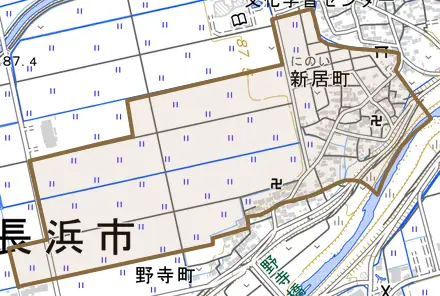 新居町とその周辺の地図。町の範囲を重ねている