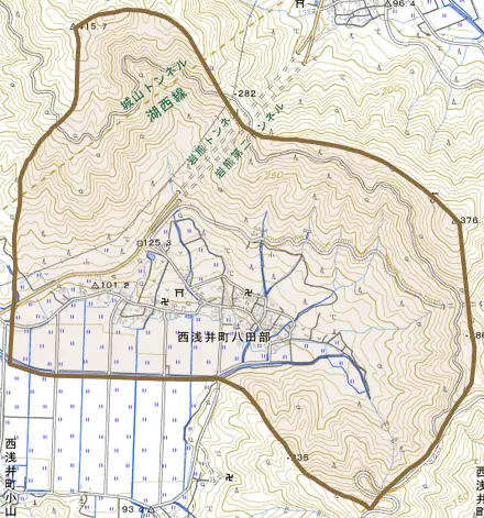 西浅井町八田部とその周辺の地図。町の範囲を重ねている