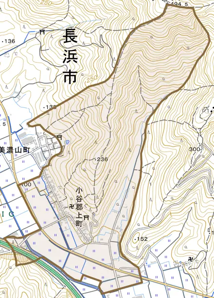 小谷郡上町とその周辺の地図。町の範囲を重ねている
