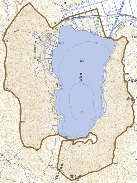 余呉町川並とその周辺の地図。町の範囲を重ねている