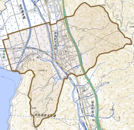 余呉町下余呉とその周辺の地図。町の範囲を重ねている
