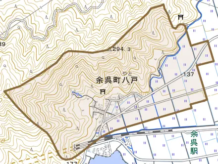 余呉町八戸とその周辺の地図。町の範囲を重ねている