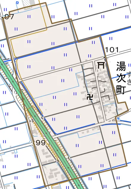 湯次町とその周辺の地図。町の範囲を重ねている