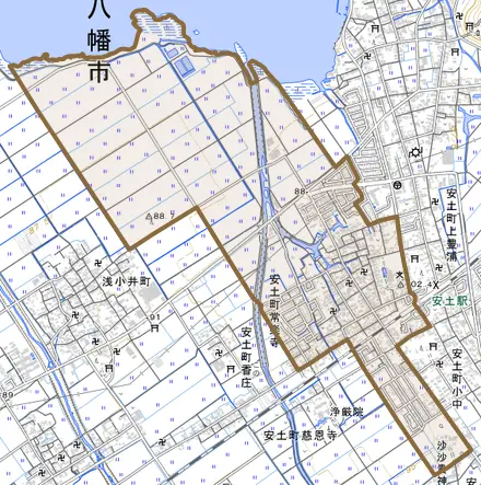 安土町常楽寺とその周辺の地図。町の範囲を重ねている