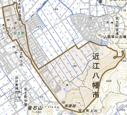 安土町上豊浦とその周辺の地図。町の範囲を重ねている
