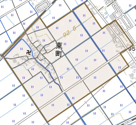 東町とその周辺の地図。町の範囲を重ねている