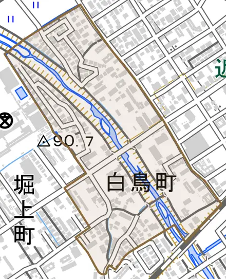 白鳥町とその周辺の地図。町の範囲を重ねている