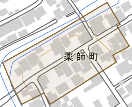 薬師町とその周辺の地図。町の範囲を重ねている