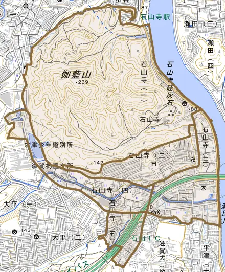 石山寺とその周辺の地図。町の範囲を重ねている
