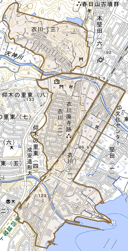 衣川とその周辺の地図。町の範囲を重ねている