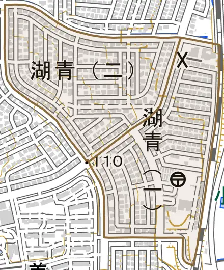 湖青とその周辺の地図。町の範囲を重ねている