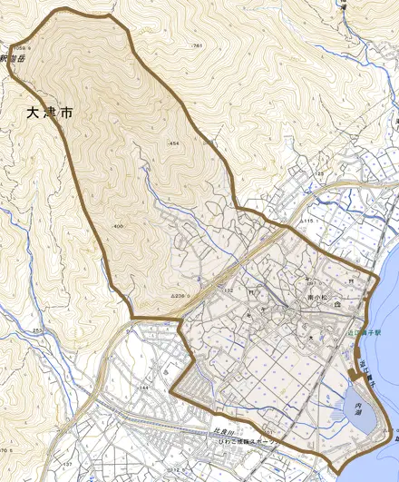 南小松とその周辺の地図。町の範囲を重ねている