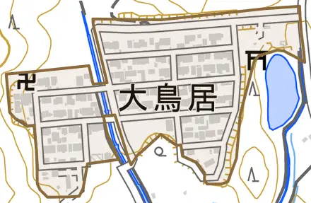 大鳥居とその周辺の地図。町の範囲を重ねている