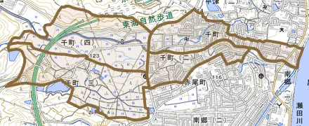 千町とその周辺の地図。町の範囲を重ねている