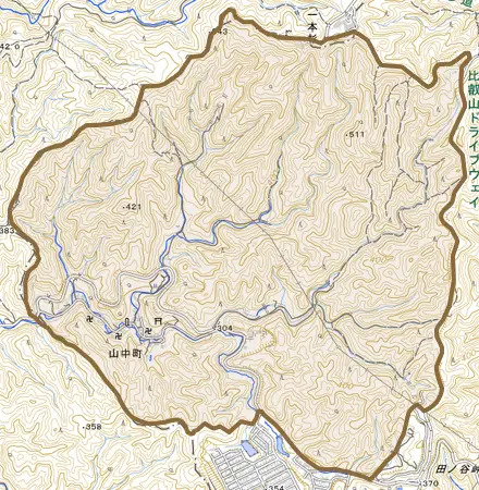 山中町とその周辺の地図。町の範囲を重ねている