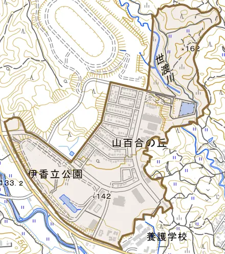 山百合の丘とその周辺の地図。町の範囲を重ねている