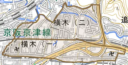 横木とその周辺の地図。町の範囲を重ねている