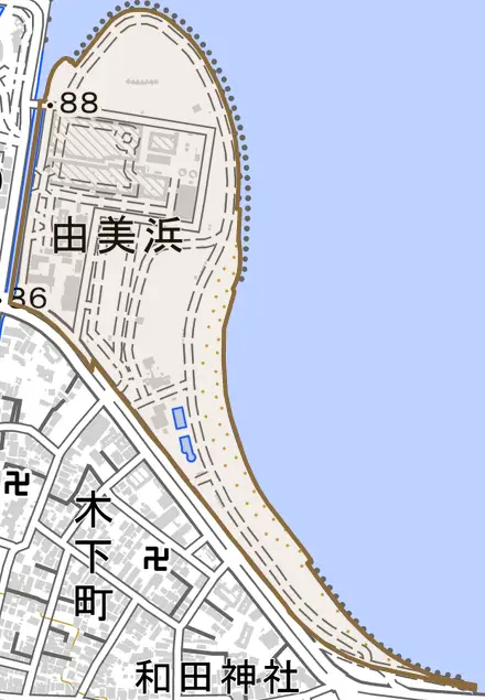 由美浜とその周辺の地図。町の範囲を重ねている