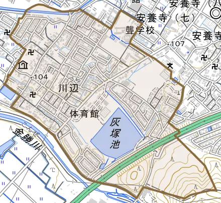 川辺とその周辺の地図。町の範囲を重ねている