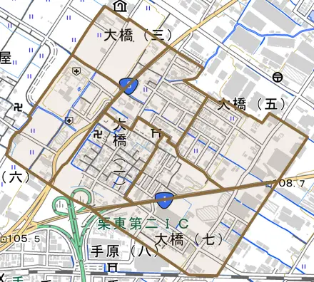 大橋とその周辺の地図。町の範囲を重ねている