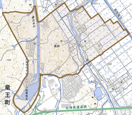 大字薬師とその周辺の地図。町の範囲を重ねている