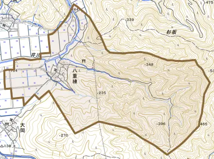 大字八重練とその周辺の地図。町の範囲を重ねている