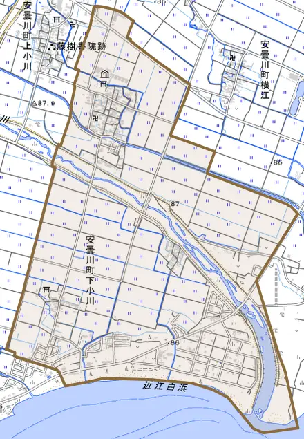 安曇川町下小川とその周辺の地図。町の範囲を重ねている
