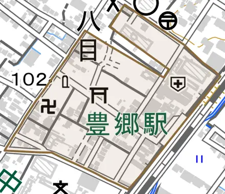 大字八目とその周辺の地図。町の範囲を重ねている