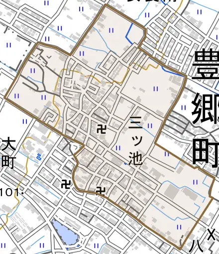 大字三ツ池とその周辺の地図。町の範囲を重ねている