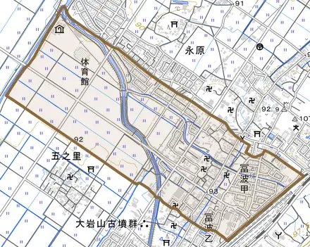 冨波甲とその周辺の地図。町の範囲を重ねている