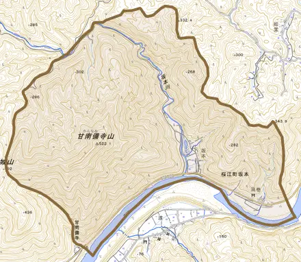 桜江町坂本とその周辺の地図。町の範囲を重ねている