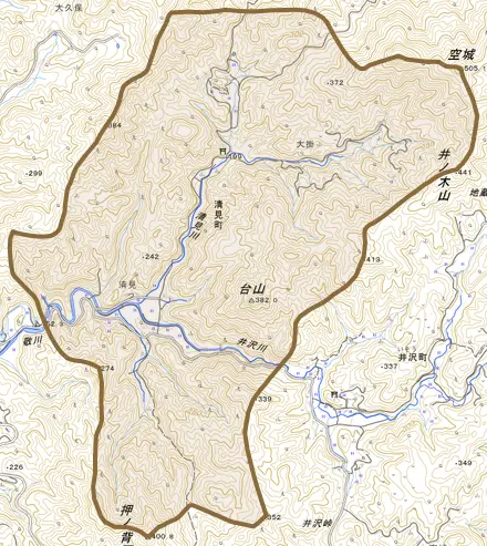 清見町とその周辺の地図。町の範囲を重ねている
