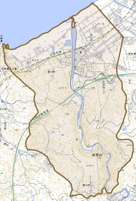 敬川町とその周辺の地図。町の範囲を重ねている
