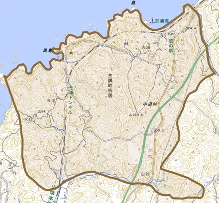 三隅町折居とその周辺の地図。町の範囲を重ねている