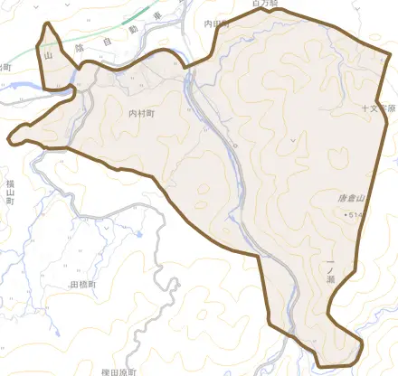 内村町とその周辺の地図。町の範囲を重ねている