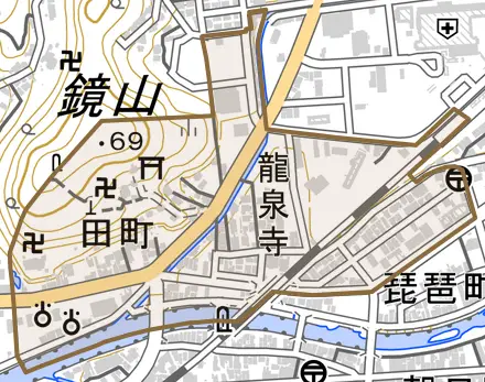 田町とその周辺の地図。町の範囲を重ねている