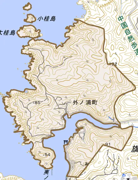 外ノ浦町とその周辺の地図。町の範囲を重ねている