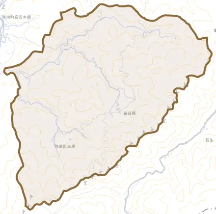 弥栄町三里とその周辺の地図。町の範囲を重ねている