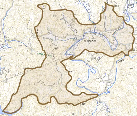 弥栄町大坪とその周辺の地図。町の範囲を重ねている