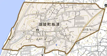 湖陵町板津とその周辺の地図。町の範囲を重ねている