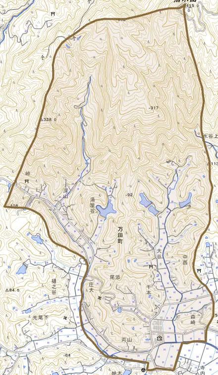 万田町とその周辺の地図。町の範囲を重ねている
