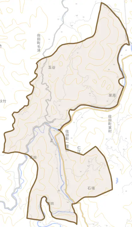 佐田町一窪田とその周辺の地図。町の範囲を重ねている