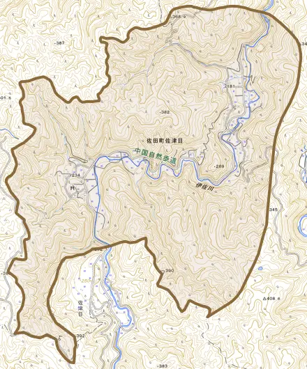 佐田町佐津目とその周辺の地図。町の範囲を重ねている