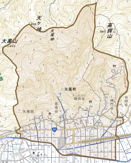 矢尾町とその周辺の地図。町の範囲を重ねている